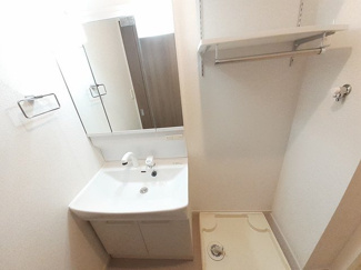 【洗面所】 | ポスト　フォルトナートＡ | スペースが確保できる洗面所です