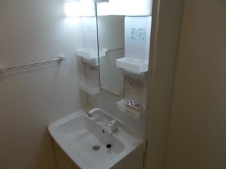 【洗面所】 | フォルトゥーナ・Ⅱ | 明るい洗面所です