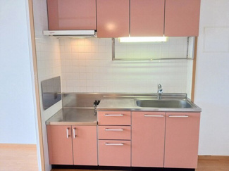 【キッチン】 | クレストールＫ２ | コンパクトなキッチンで掃除もラクラク