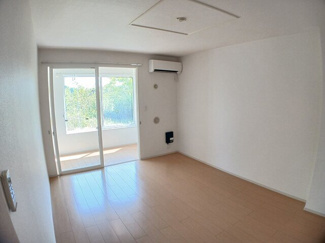 【居間・リビング】 | センボウヨウ | こちらの居間で趣味の時間をお楽しみください