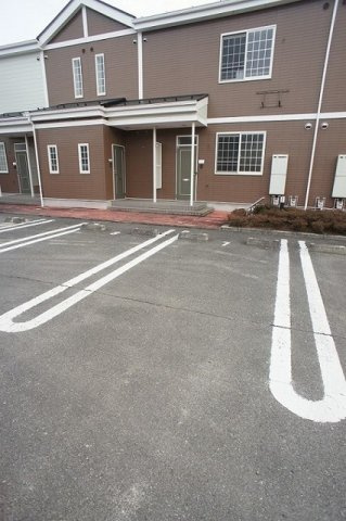 ファニト宮下の駐車場