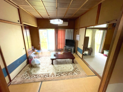 【和室】 | 富田林市寺池台2丁目　中古戸建 | 心落ち着く和室のある住まい。クッション性の高い畳仕様で、お子様のお昼寝やプレイスペースにもオススメ！