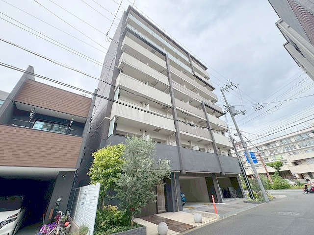 シャルマンパレ淡路の外観