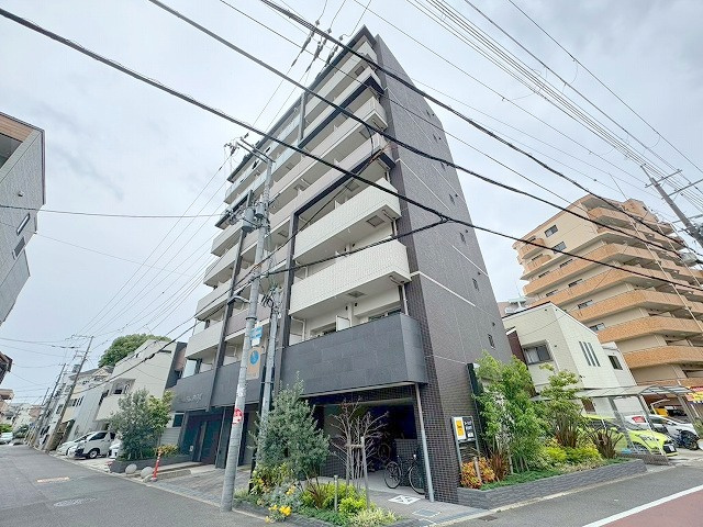 シャルマンパレ淡路の外観