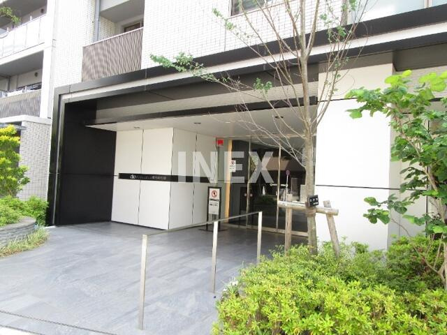横浜市磯子区新杉田町の賃貸マンションのエントランス
