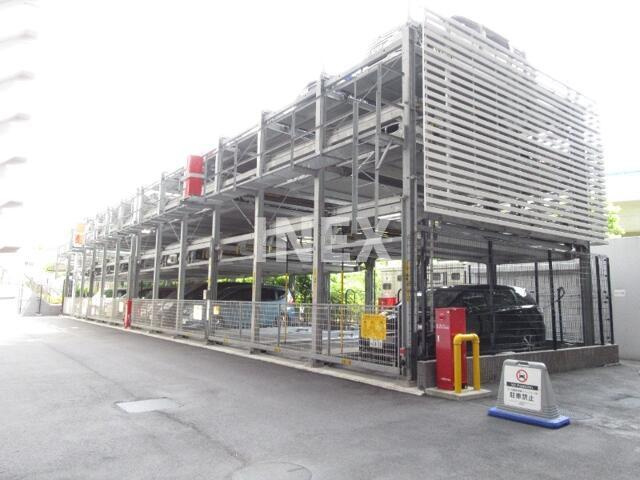 横浜市磯子区新杉田町の賃貸マンションの駐車場