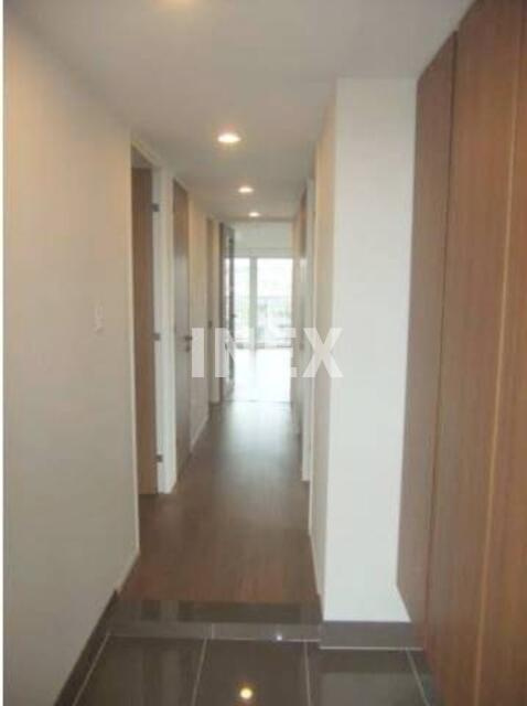 横浜市磯子区新杉田町の賃貸マンションの玄関