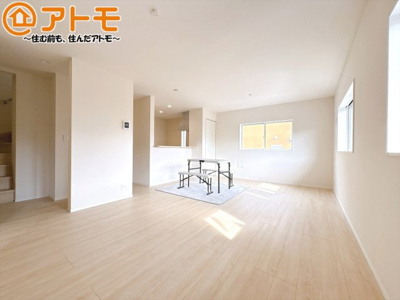 【居間・リビング】 | 三島市青木第4　新築一戸建て　3号棟 | 家族団らんのイメージは、リビングを思い浮かべませんか？リビングこそ広々とした空間が良いですね♪