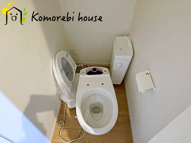 上尾市緑丘　9期　新築一戸建て　グレース　01のトイレ|落ち着いた色調のトイレです