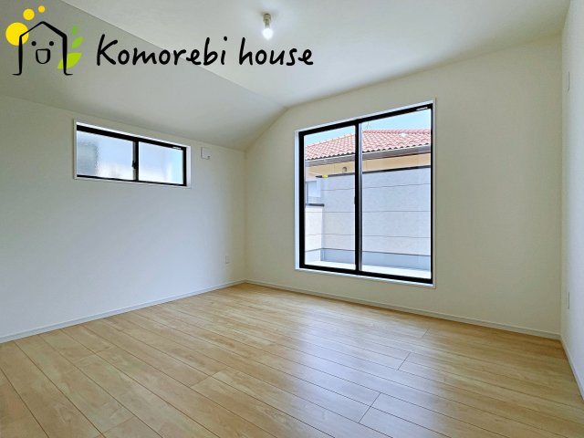 上尾市緑丘　9期　新築一戸建て　グレース　01の寝室|広くて明るい寝室