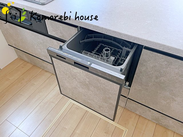上尾市緑丘　9期　新築一戸建て　グレース　01のキッチン|コンパクトなキッチンで掃除もラクラク