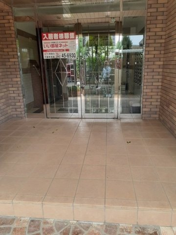 フォーウィルズコートのエントランス