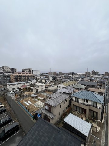 ライオンズマンション大宮宮原の展望|6階で周辺に大きな建物もございませんので、バルコニーを出たら向かいの方と目が合うというようなことはございません。