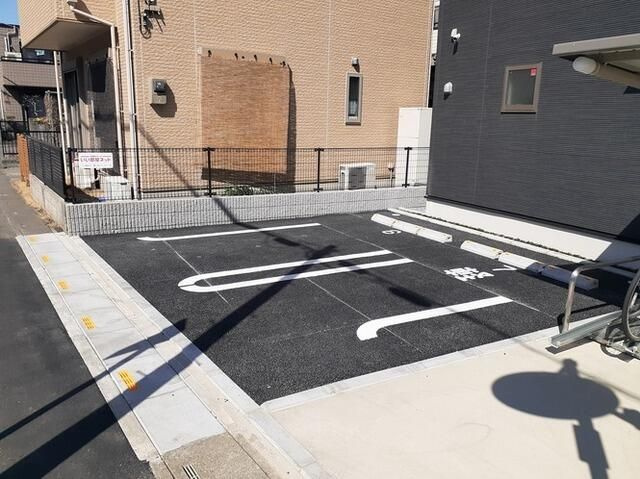 グレース　ヴィラの駐車場