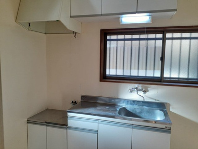 【キッチン】 | 海老原貸家５ | コンパクトなキッチンで掃除もラクラク