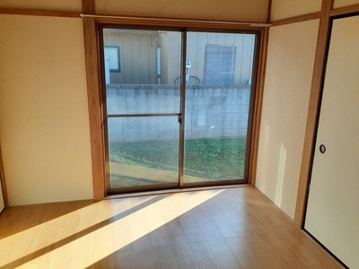 【内装】 | 海老原貸家５ | 明るい室内です