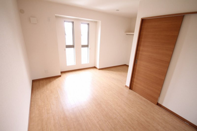 【寝室】 | ＣＬＡＩＲ咲 Ｂ | 開放的な寝室です