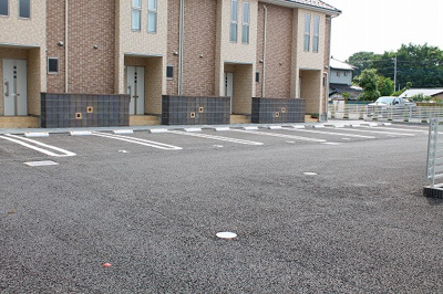 【駐車場】 | ＣＬＡＩＲ咲 Ｂ | 車をお持ちの方に嬉しい駐車場付きの物件です