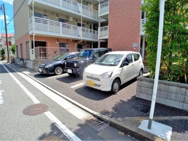レオネクストヴァレッタの駐車場