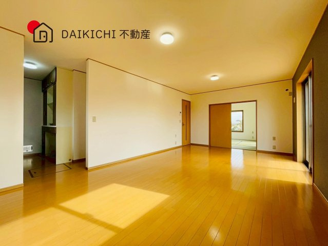 【居間・リビング】 | 鴻巣市屈巣　中古戸建