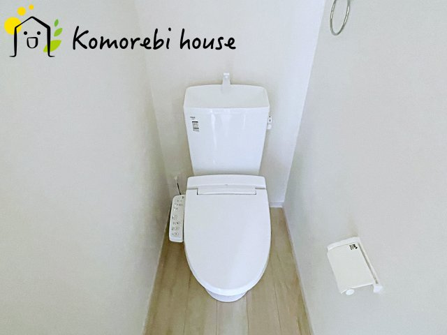 上尾市緑丘　9期　新築一戸建て　グレース　02のトイレ|落ち着いた色調のトイレです