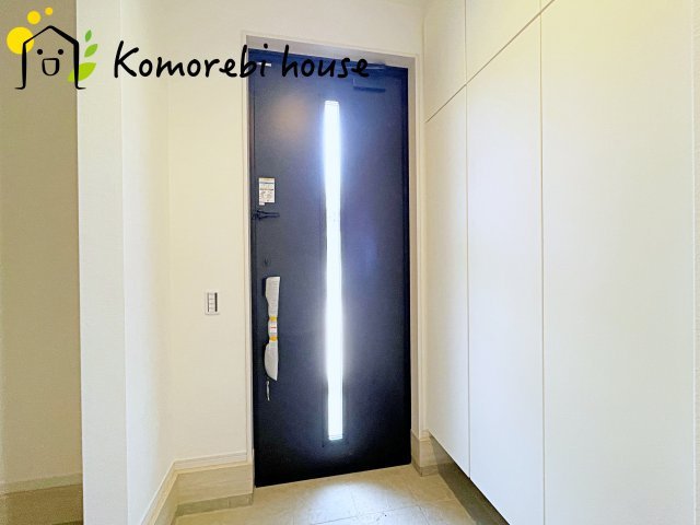 上尾市緑丘　9期　新築一戸建て　グレース　02の玄関|ゆったりとした玄関です