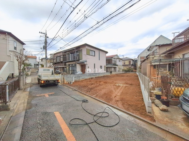 富士見市鶴瀬西３丁目の新築一戸建の前面道路含む現地写真