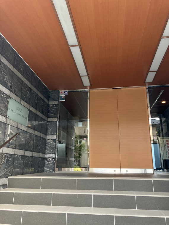 エクセレントシティ市川一丁目のエントランス