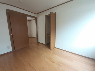 【内装】 | フローレス | 内装は落ち着いています