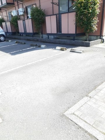 ドマ－ニＫの駐車場