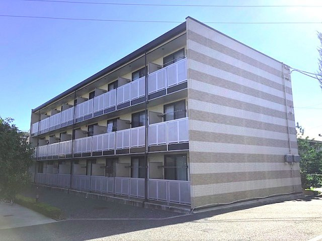 レオパレスストラーダの外観