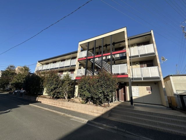 レオパレスストラーダの外観