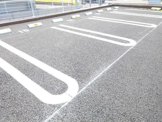 ルミエール城東の駐車場