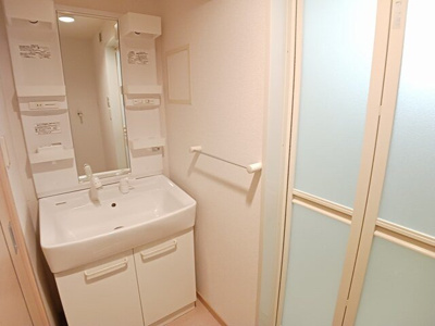 【洗面所】 | メゾン・ド・グラースＢ | 明るい洗面所です