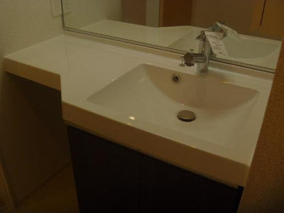 【洗面所】 | サンマリノⅡ | スペースが確保できる洗面所です