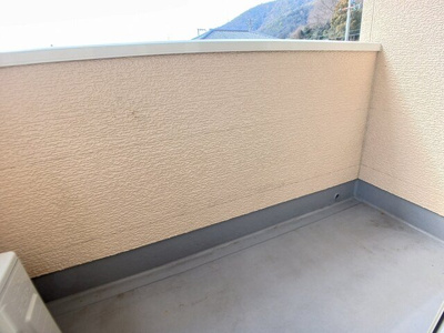 【バルコニー】 | ウエスト・ラポール | バルコニーからの眺めを楽しみながら食事をしませんか