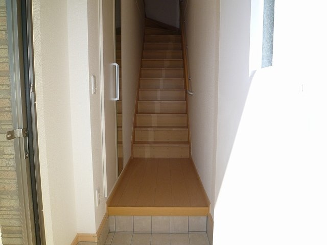 ラフレシ－ル　Ａの玄関