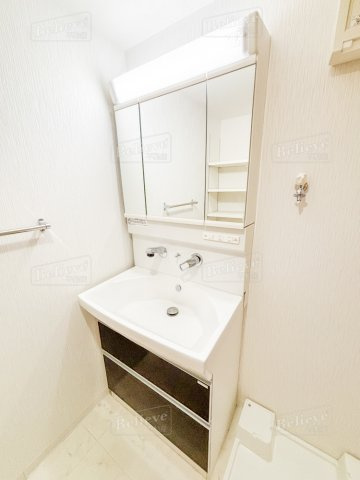 アーバンコート中央町の洗面所|綺麗で明るい洗面所です☆