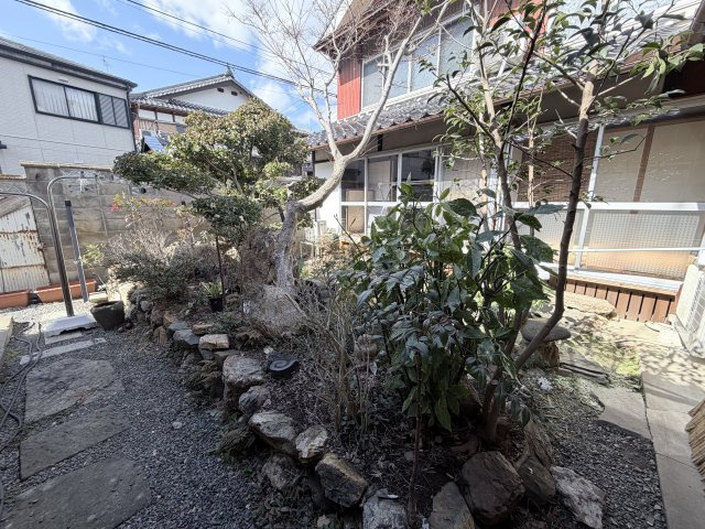 丹波市春日町黒井の中古一戸建の庭|中庭