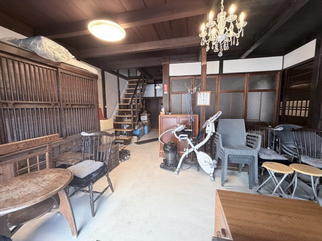 丹波市春日町黒井の中古一戸建の玄関|広い土間スペース