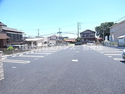 【駐車場】 | メゾンエミールドゥ | 駐車場があるので、車を買う予定の方も安心です