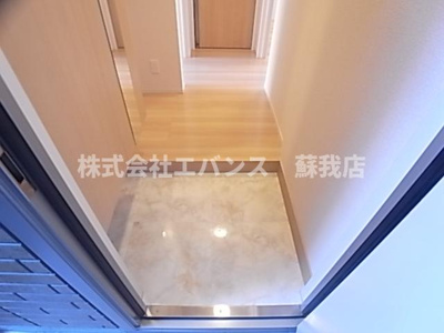 【玄関】 | メゾンエミールドゥ | 収納もある玄関です