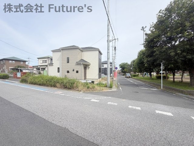 吉川市高久1丁目　新築戸建　全3棟　A号棟の前面道路含む現地写真|前面道路含む現地写真です。