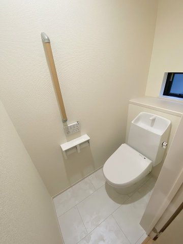 吉川市高久1丁目　新築戸建　全3棟　A号棟のトイレ|同施工会社の参考写真になります。