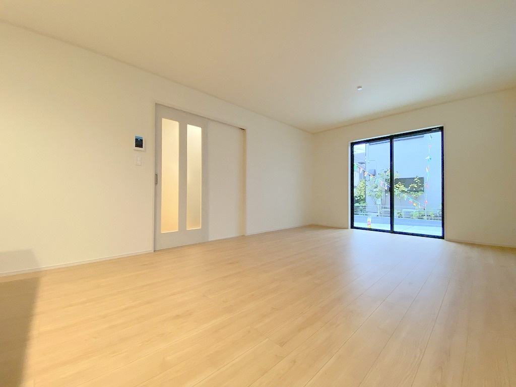 吉川市高久1丁目　新築戸建　全3棟　A号棟の居間・リビング|同施工会社の参考写真になります。
