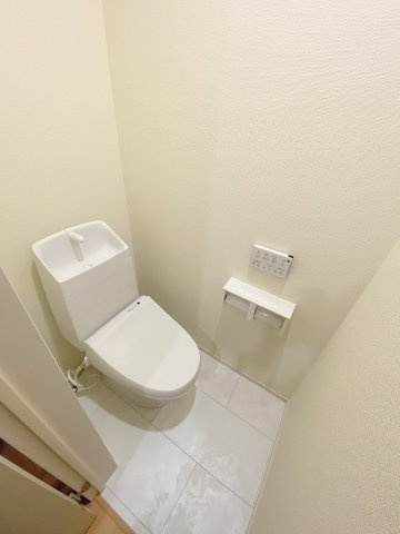 吉川市高久1丁目　新築戸建　全3棟　A号棟のトイレ|同施工会社の参考写真になります。