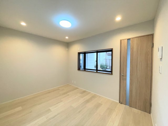 京都府京都市伏見区日野野色町　の居間・リビング|ダウンライトを用いた素敵なLDKです◎