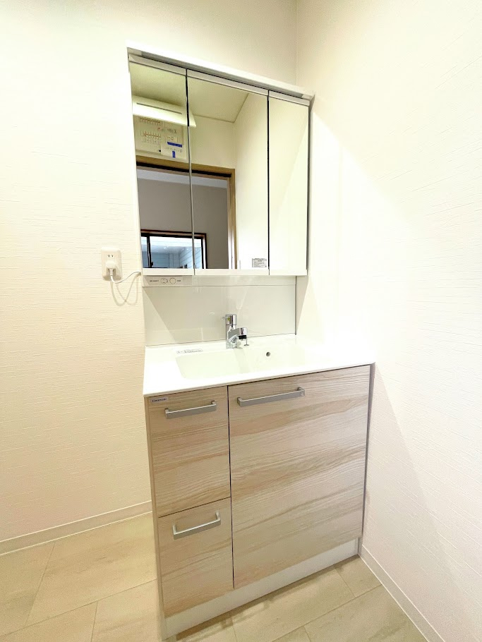 京都府京都市伏見区日野野色町　の独立洗面台
