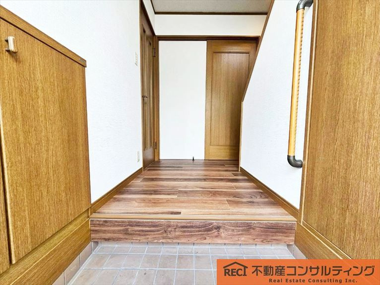 西宮市能登町　中古戸建の玄関