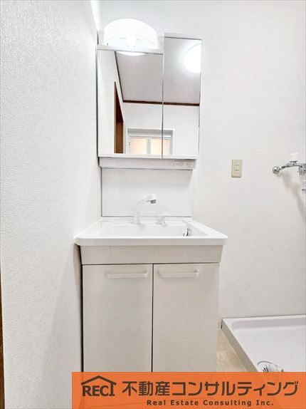 西宮市能登町　中古戸建の独立洗面台